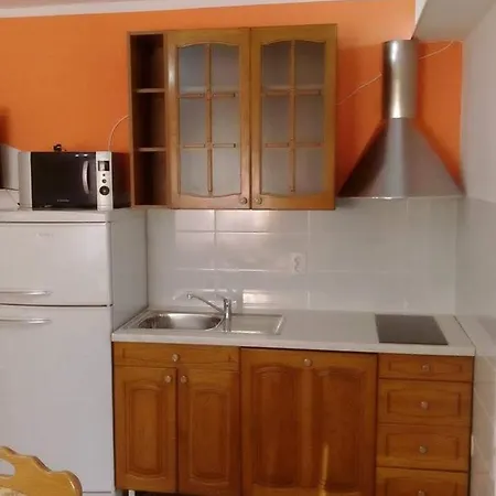 Jan 1 Apartment *